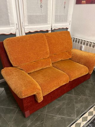 2 Sofás de tela naranja y rojo
