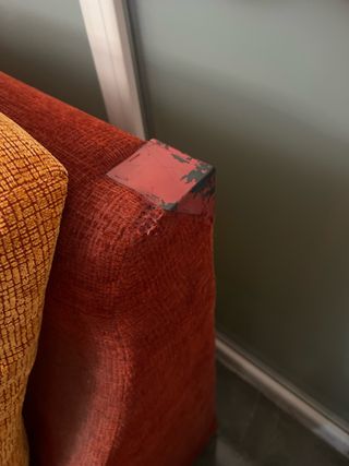 2 Sofás de tela naranja y rojo