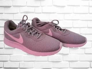 Nike Tanjun Gris y Blanco