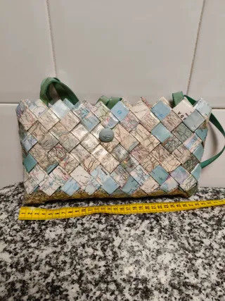 Bolso artesanal reciclado mapas