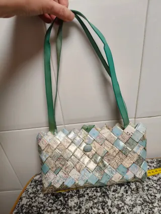 Bolso artesanal reciclado mapas