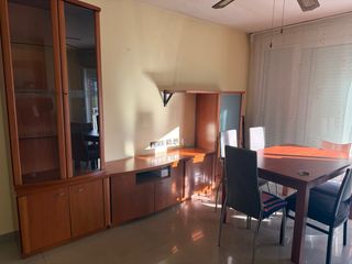 Mueble comedor y mesa de madera