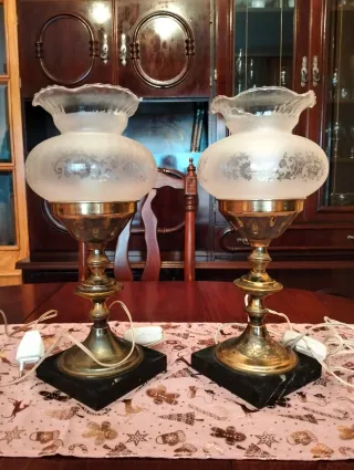 Lámparas de mesa clásicas doradas