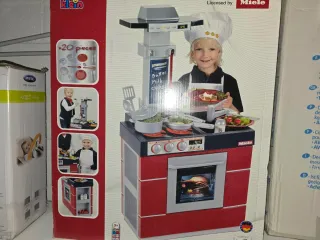 Cocinita de juguete Miele con accesorios