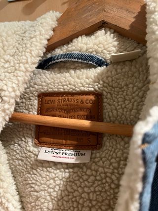 Chaqueta Levi's vaquera con borreguito