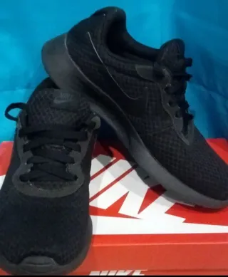 Lote Zapatillas Nike Blancas y Negras