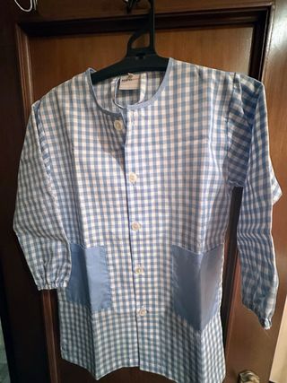 Bata escolar cuadros azul manga larga T6