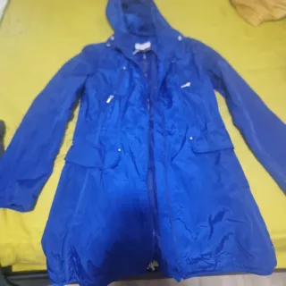 Chubasquero azul