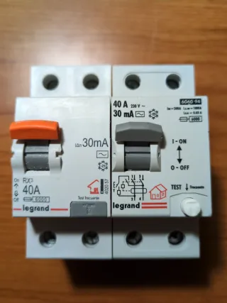 2 Interruptores Legrand 40A 30mA