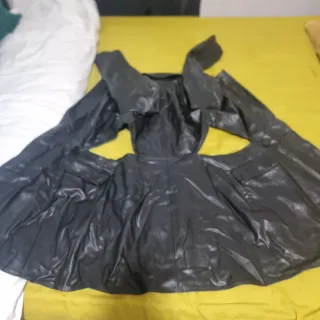 Chaquetilla de cuero negra