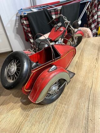 Moto Decorativa Roja