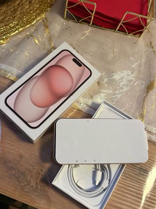 iPhone 15 128GB Rosa el móvil es nuevo