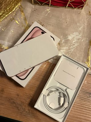 iPhone 15 128GB Rosa el móvil es nuevo