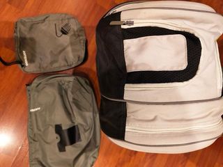 Paletero ARTENGO con bolsa para ropa y aseo