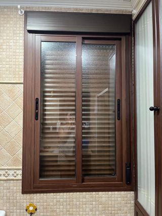 Ventana aluminio 150x90cm color madera