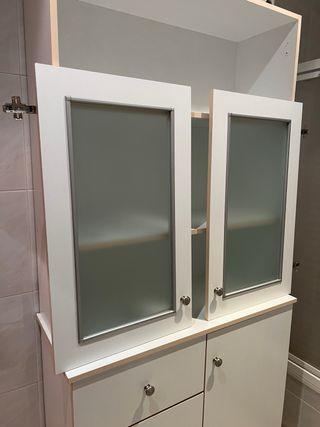 Mueble auxiliar con cajones y puertas