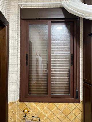 Ventana aluminio madera 155x80cm