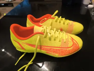 Botas nuevas de fútbol Nike Mercurial Talla 36.5