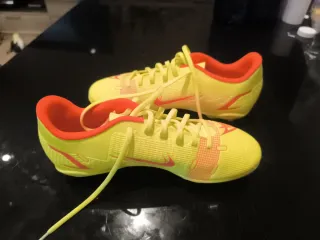 Botas nuevas de fútbol Nike Mercurial Talla 36.5