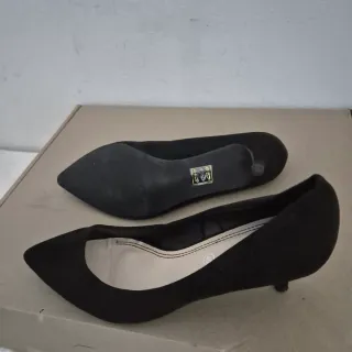 Zapatos de tacón negros NUEVOS