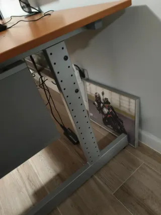 Scrivania da ufficio in legno e metallo