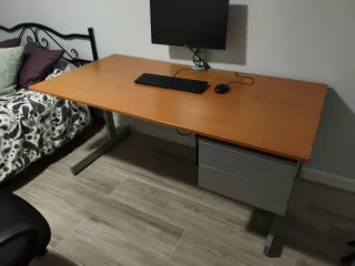 Scrivania da ufficio in legno e metallo