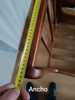 Sillón clásico de cuero y madera