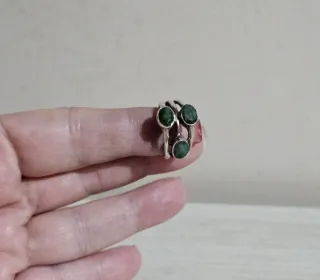 Anillo plata con piedras verdes