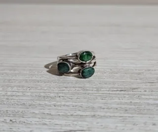 Anillo plata con piedras verdes
