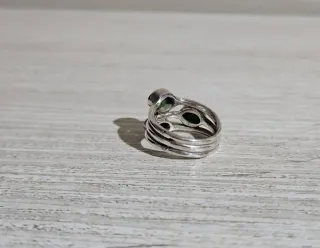Anillo plata con piedras verdes
