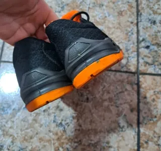 Zapatos de seguridad Mendi negros y naranjas