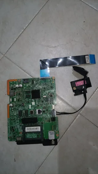 Placa base TV con cable plano
