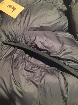 Casaco Acolchoado Stüssy Preto e Rosa