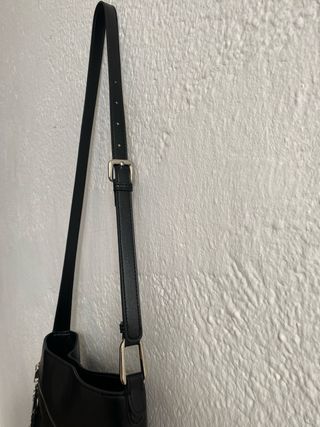 Bolso negro vintage con cremalleras