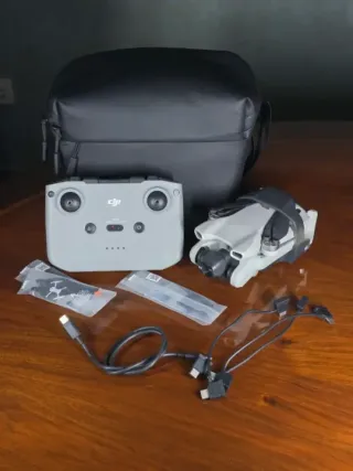 Dron DJI Mini 3 con mando y bateria