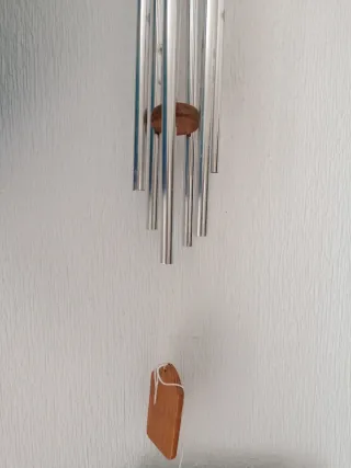 Móvil viento, metal y madera