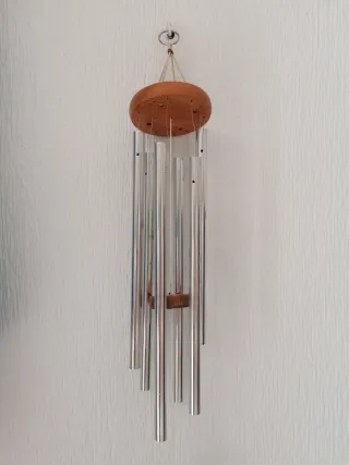 Móvil viento, metal y madera