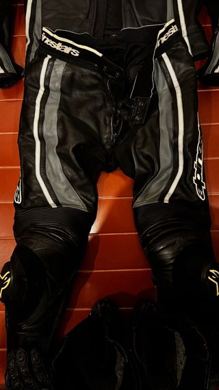 Mono Alpinestars + Botas Dainese + Guantes