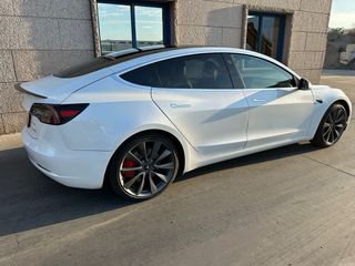 Tesla Model 3 2019 Performance.