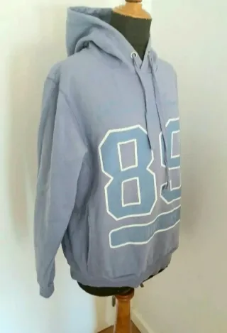 Sudadera con capucha y serigrafía