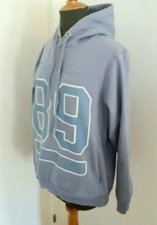 Sudadera con capucha y serigrafía