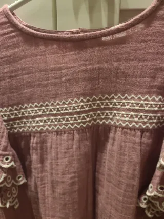 Blusa Mango rosa con volantes