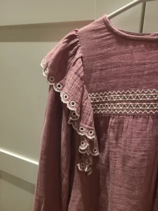 Blusa Mango rosa con volantes