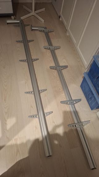 ESTANTERÍA METÁLICA Y 4 BALDAS BLANCAS