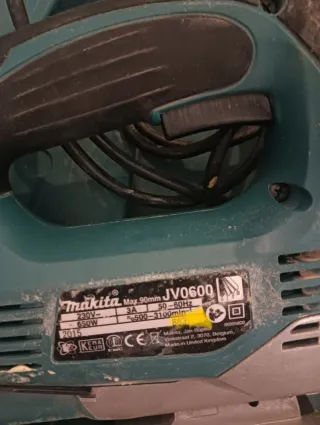 Sierra de calar Makita con maletín jv0600