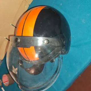Casco Moto Naranja y Negro con Visera