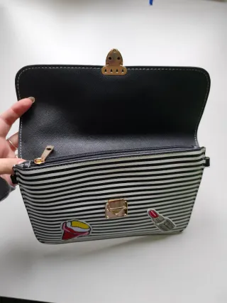 Bolso Estampado con Parches y Rayas