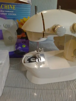 Mini Máquina de Coser Genius