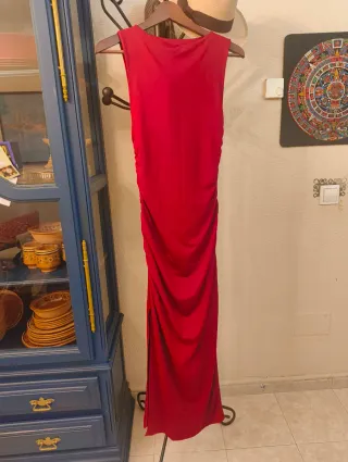 Vestido largo rojo con fruncido