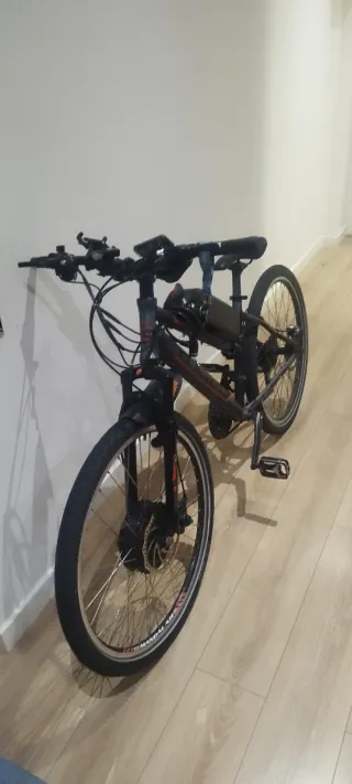 Bicicleta Eléctrica Negra